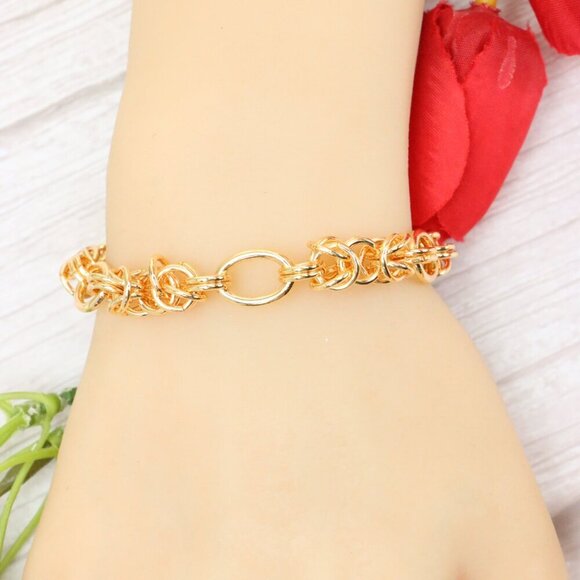 "Trendy Handmade Bracelet – A Thoughtful Gift for Girls & Women | UNVRC1623 - Picture 3 of 10